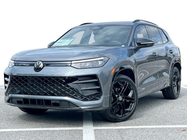 2025 Volkswagen Tiguan SE R-LINE BLACK's photo