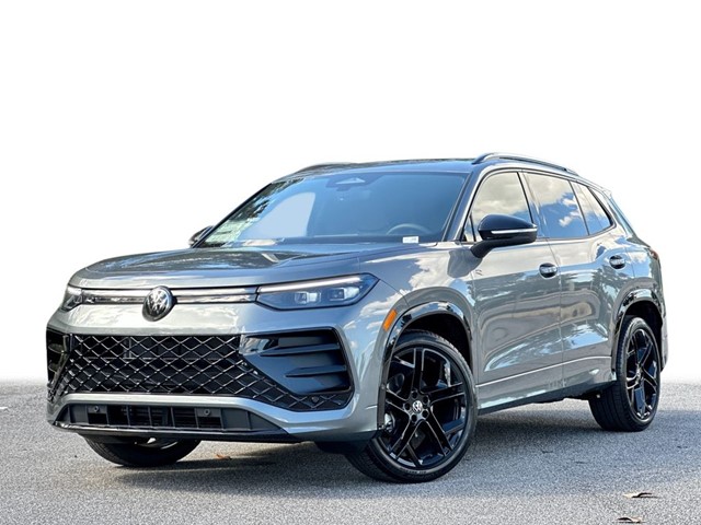 2025 Volkswagen Tiguan SE R-LINE BLACK's photo