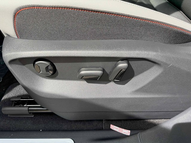 New 2026 Opal White Pearl Volkswagen 2.0T Peak Edition image 16