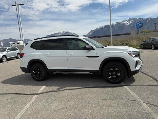 New 2026 Opal White Pearl Volkswagen 2.0T Peak Edition image 9