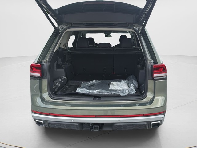 New 2026 Avocado Green Pearl Volkswagen 2.0T Peak Edition image 11