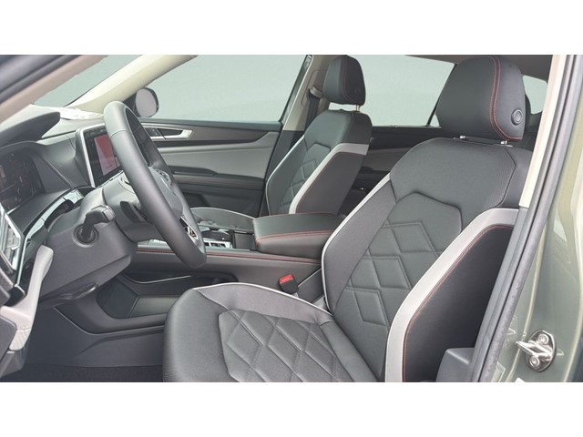 New 2026 Avocado Green Pearl Volkswagen 2.0T Peak Edition image 29