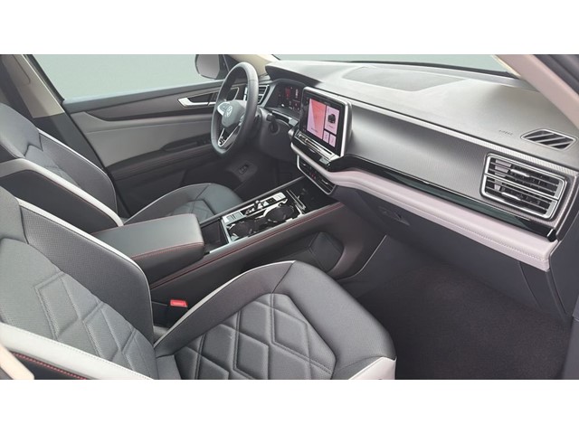 New 2026 Avocado Green Pearl Volkswagen 2.0T Peak Edition image 37