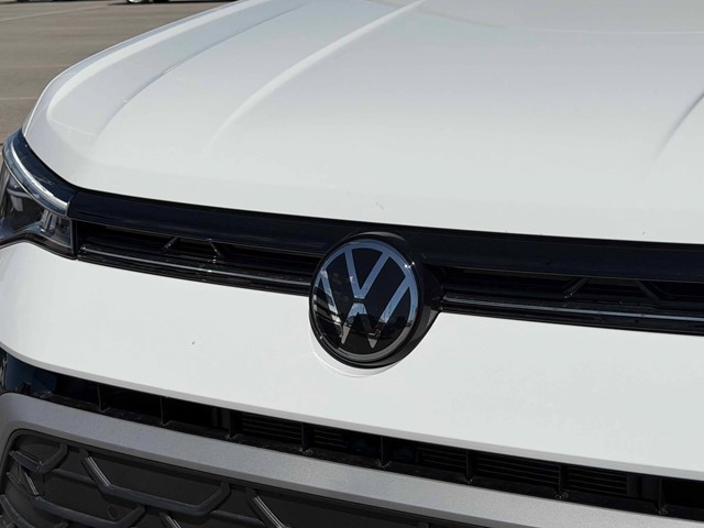 New 2026 Pure White Volkswagen 1.5T SE image 12