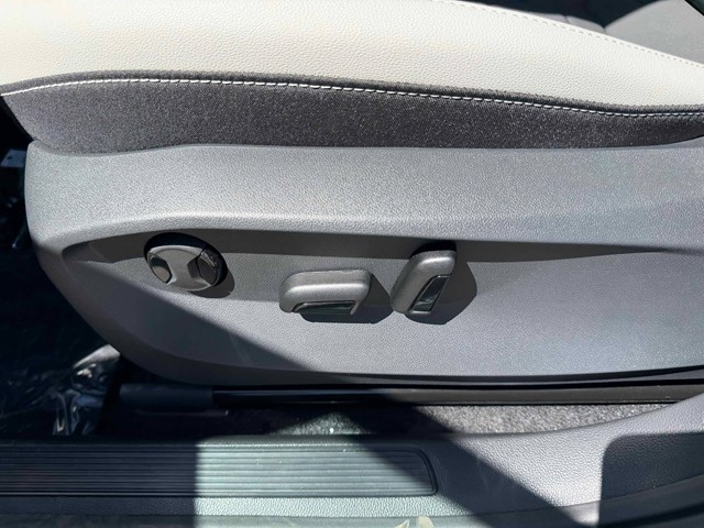 New 2026 Pure White Volkswagen 1.5T SE image 15