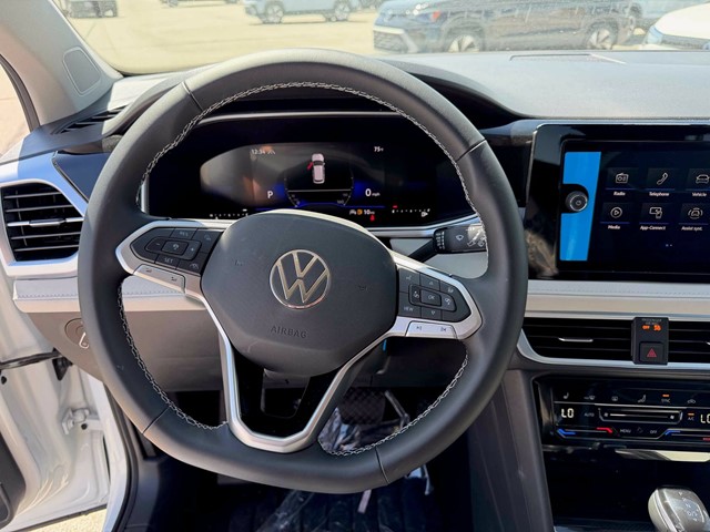 New 2026 Pure White Volkswagen 1.5T SE image 17