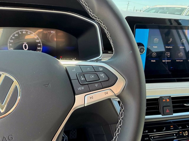 New 2026 Pure White Volkswagen 1.5T SE image 19
