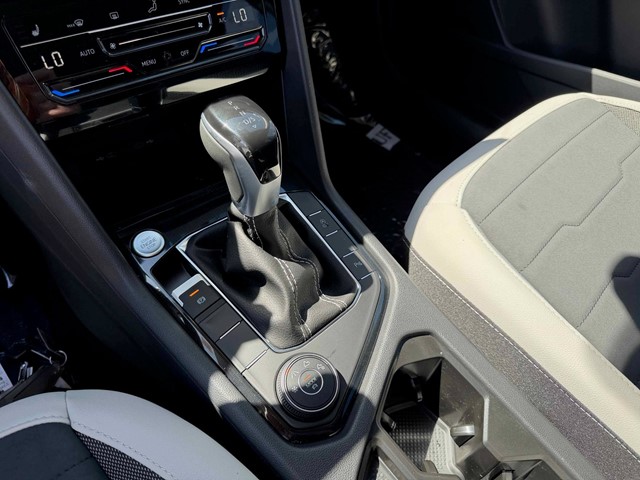 New 2026 Pure White Volkswagen 1.5T SE image 25