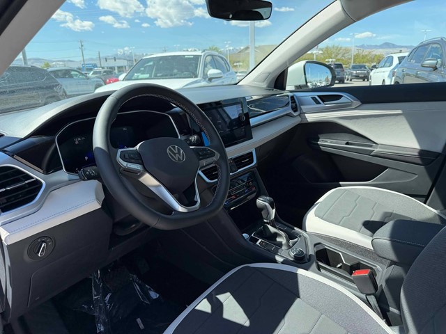 New 2026 Pure White Volkswagen 1.5T SE image 3