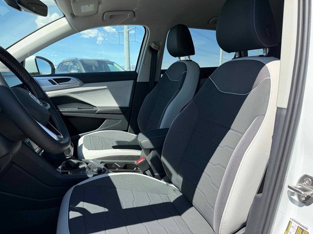 New 2026 Pure White Volkswagen 1.5T SE image 4