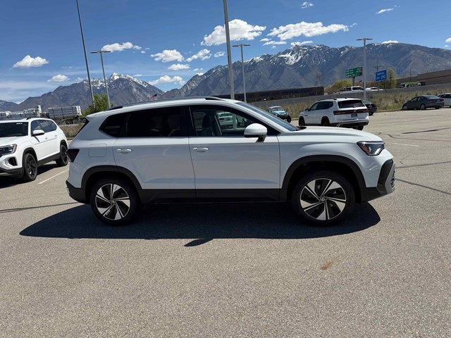 New 2026 Pure White Volkswagen 1.5T SE image 9