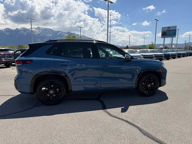 New 2026 Monterey Blue W/Deep Black Roof Volkswagen 2.0T SE R-Line Black image 9